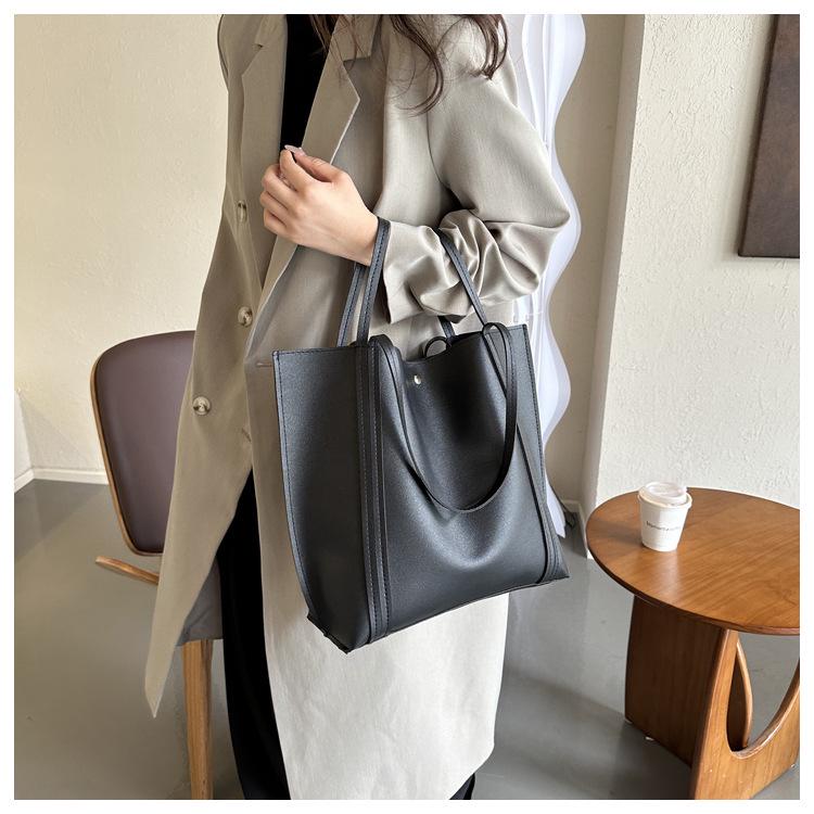 2023 Retro Textured Large Capacity Casual Shoulder Tote Handbag for Women