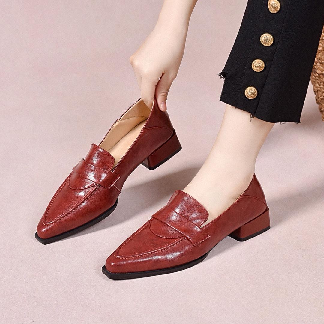 

Женские лоферы с острым носком - Весна 2025, Британский стиль, Слипоны, Массивный каблук, Кожаные туфли с низким вырезом 39