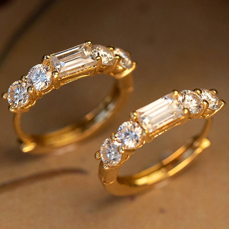 

Huitan Luxury Women Hoop Earrings Gold Color Charming Party Accessories Inlaid Shiny Geometric CZ Trendy Zircon for Wedding