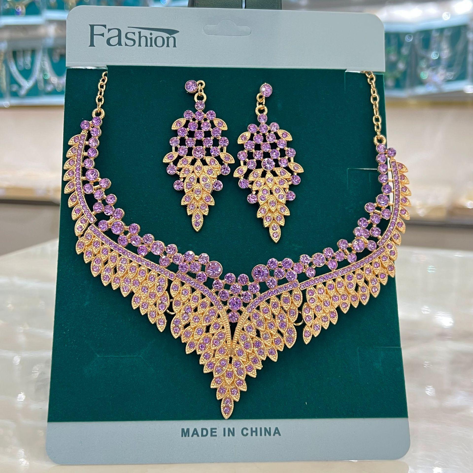 

Necklace Earrings Set Exaggerated Retro Feeling Exquisite Design Banquet Dress Colored Senior Women