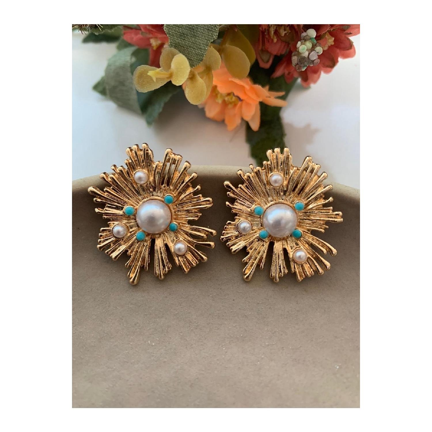 

Большие цветочные серьги с жемчугом и голубыми камнями