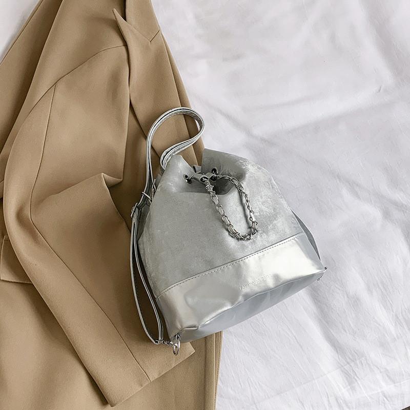 Schicke Kettenschultertasche für Damen Trendige Eimerform Mode 2024 Neue Kollektion