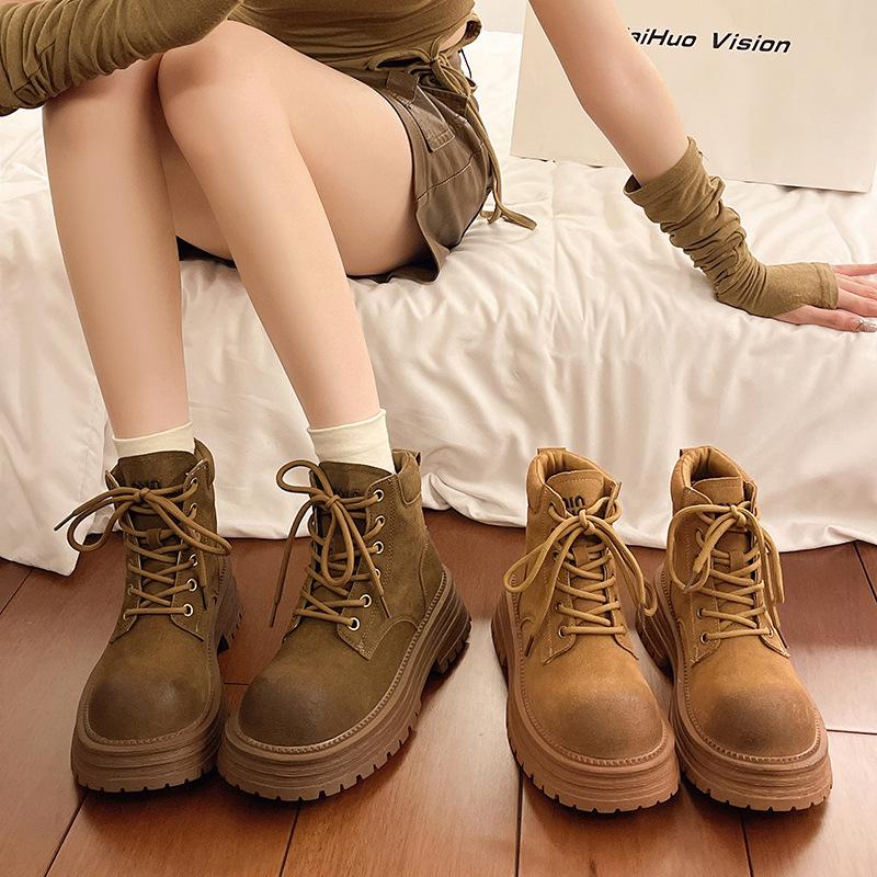 Retro poliertes mattes Leder Buchstaben Martin Stiefel Damen neue dicke Sohle Schnürung Mode Lokomotive Stiefel