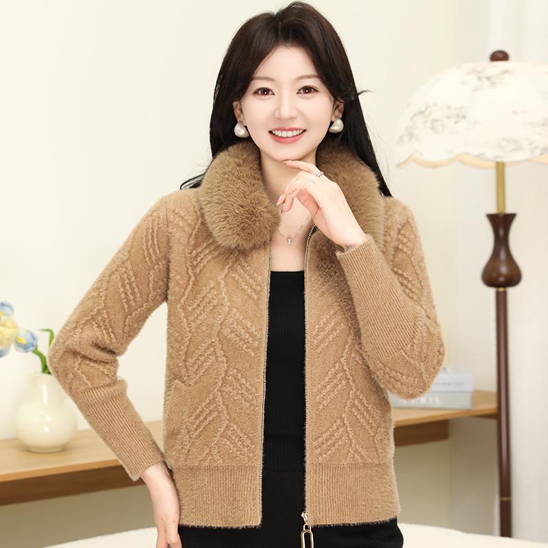 

Faux Mink Fur Zipper Knit Cardigan with Large Fur Collar - Stylish Women s Autumn/Winter Sweater One size (45-67.5 kg)