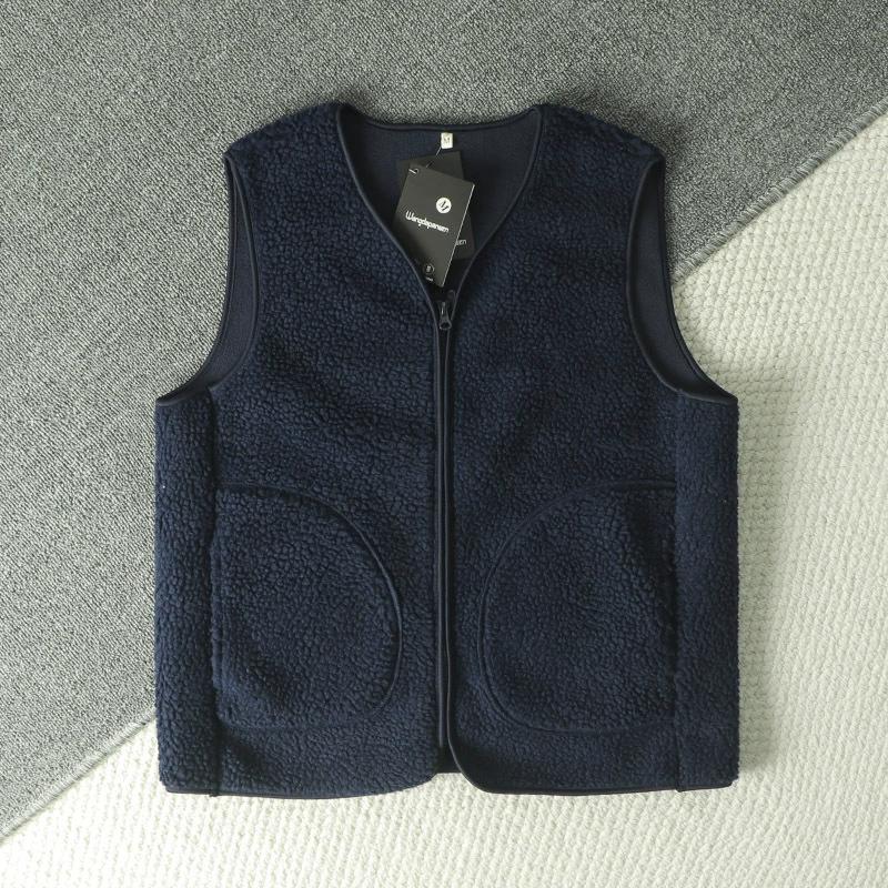 Double-Sided Fleece Thick Warm Vest Unisex Standard Fit V-Neck Casual Fashion for Men and Women To Wear in Autumn Winter
