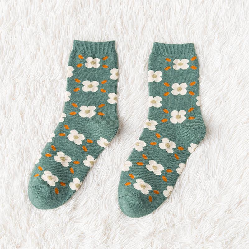 Women's Mid-Calf Plush Winter Socks - Thick Velvet, Warm Knee-High Autumn/Winter Style.