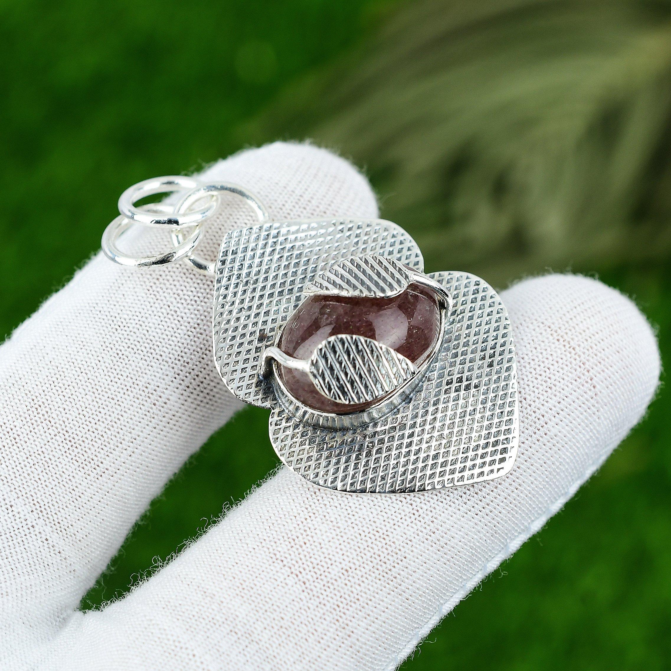 

Юбилейный подарок для нее Подвеска с натуральным клубничным кварцем из серебра 925 пробы