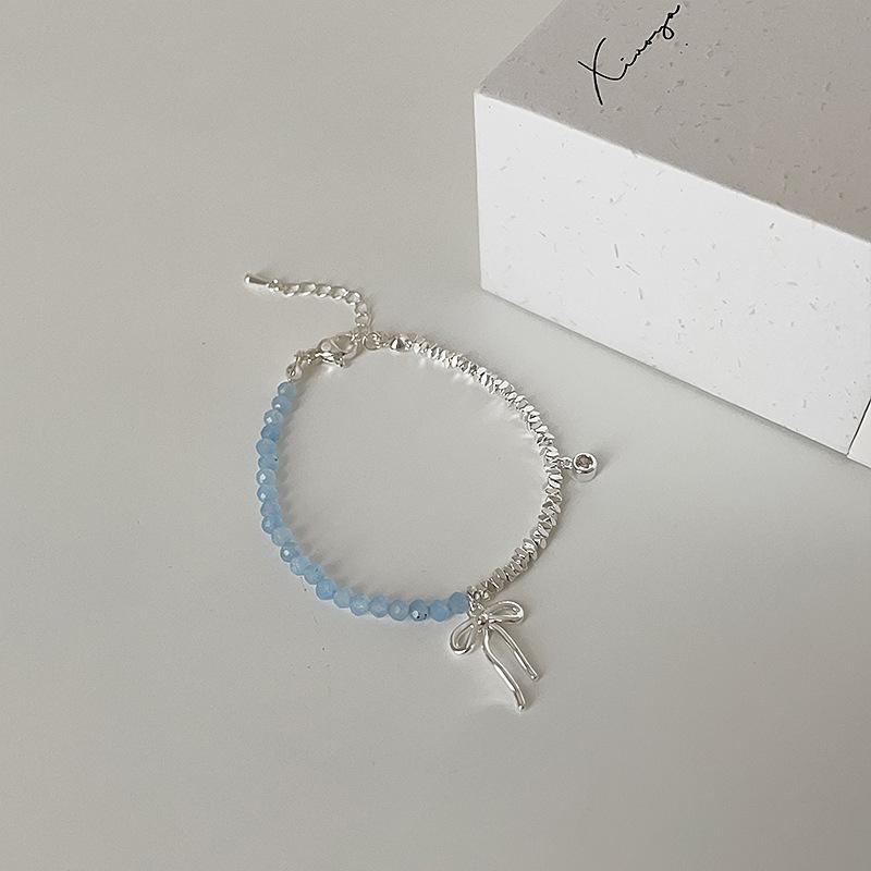 

Ожерелье с голубыми кристаллами и бисером, сломанный серебряный бант, женская нишевая индивидуальность, простая универсальная, темпераментная цепочка на шею, цепочка на ключицу