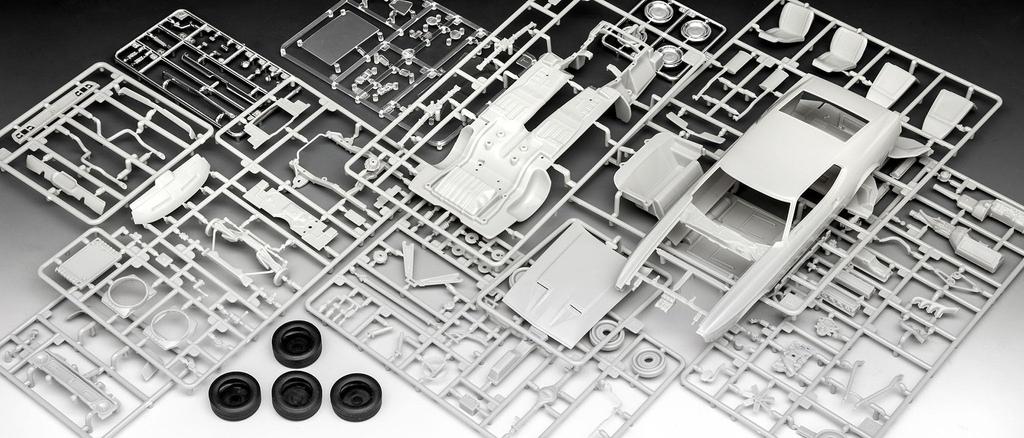 Revell Gift Set 05664 James Bond 007 Diamonds Are Ford Mustang Mach Scale Unbuilt Plastic Model Kit with Accessories Poster Forever, 1, 125 &