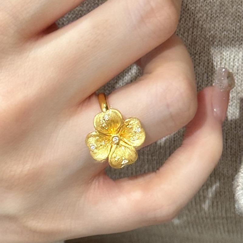 Xiaohongshu Women s Clover Ring: Diamond Inlaid, Ancient Craftsmanship, Stylish Micro-Inlay Design Adjustable