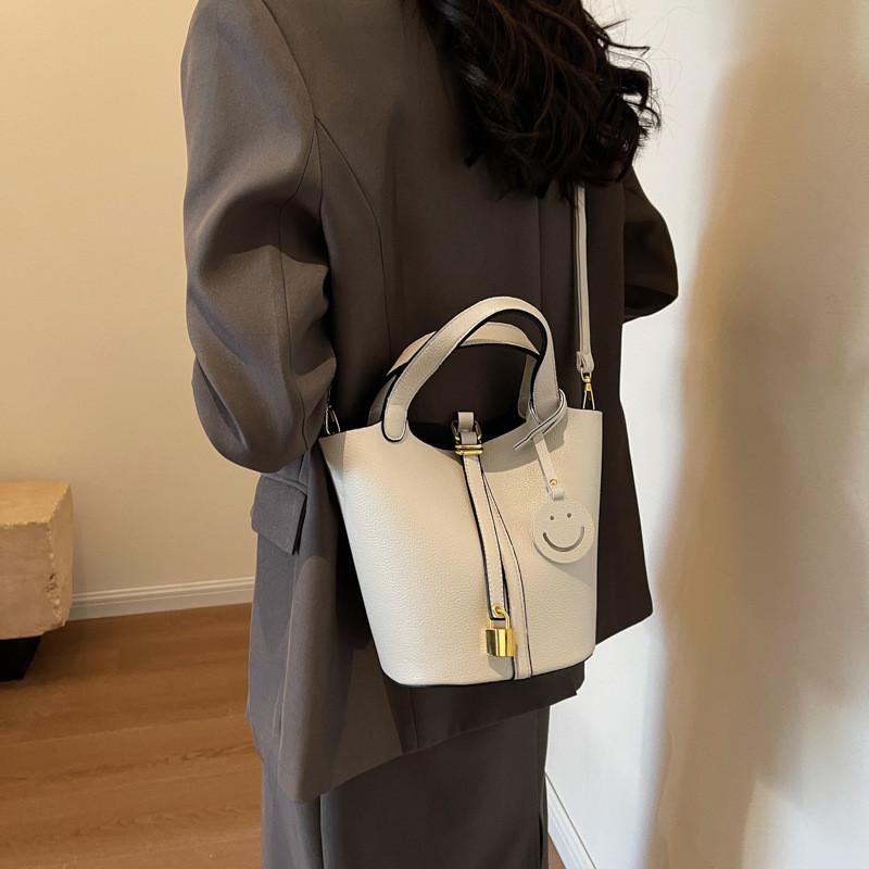IELGY Lychee Pattern Portable Bucket Bag Ladies High-End Retro Vegetable Basket Bag Korean Version One-Shoulder Underarm Bag