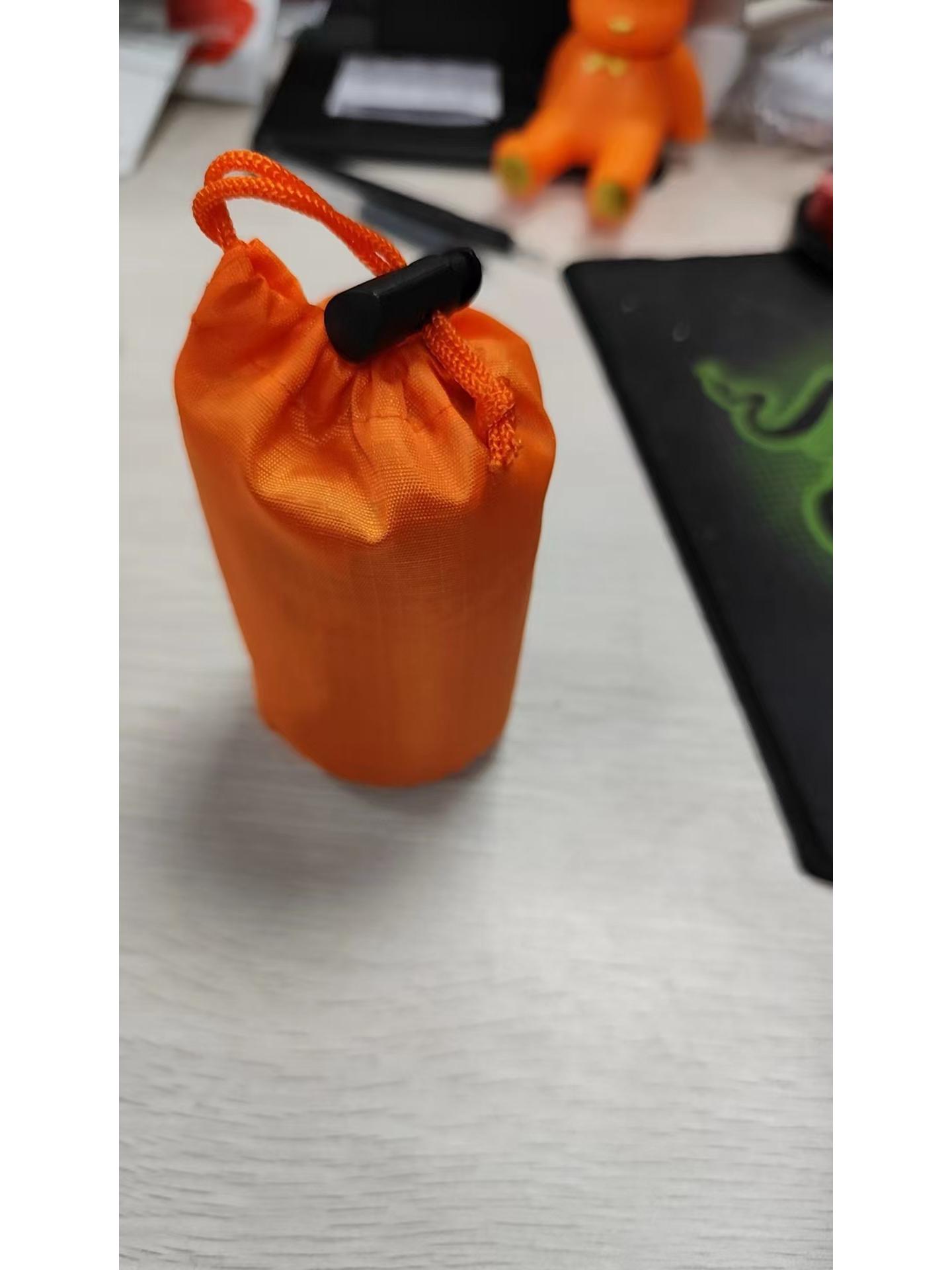 

Портативний аварійний спальний мішок для виживання з відбивною ізоляцією для кемпінгу та піших походів 215*90 cm