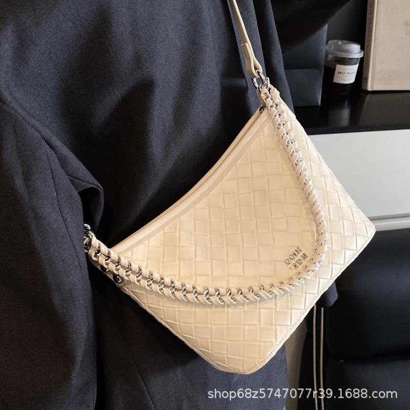 This Year's Popular Bag Women's 2025 New Fashion Texture Shoulder Bag Simple Foreign Style Chain Crossbody Bucket Bag