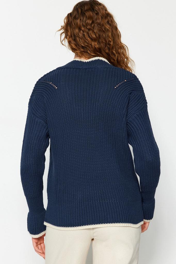 Women's Fashionable Stylish Sweater Black Wide Fit Color Blocked Knitwear Sweater