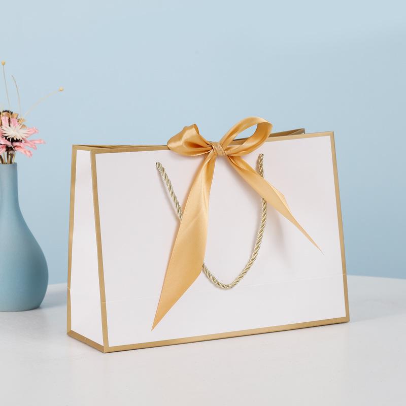 Aanpasbare Cadeautas met Strik voor Kleding, Cosmetica en Winkelen – Tote Bag Stijl met Optie voor Logo Bedrukking