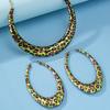 Neues trendiges grünes Leopardenmuster-Set mit übertriebenen Halsketten und Ohrringen für Damen