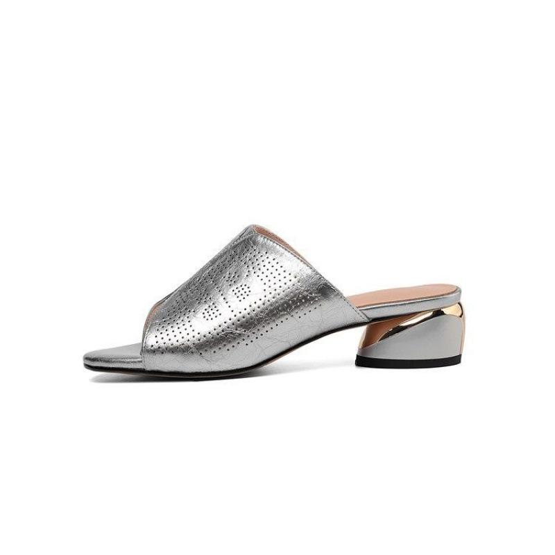 

2021 лето новый рыбий рот дышащие женские темпераментные повседневные модные повседневные трендовые ленивые полушлепанцы большого размера 34 серебряный