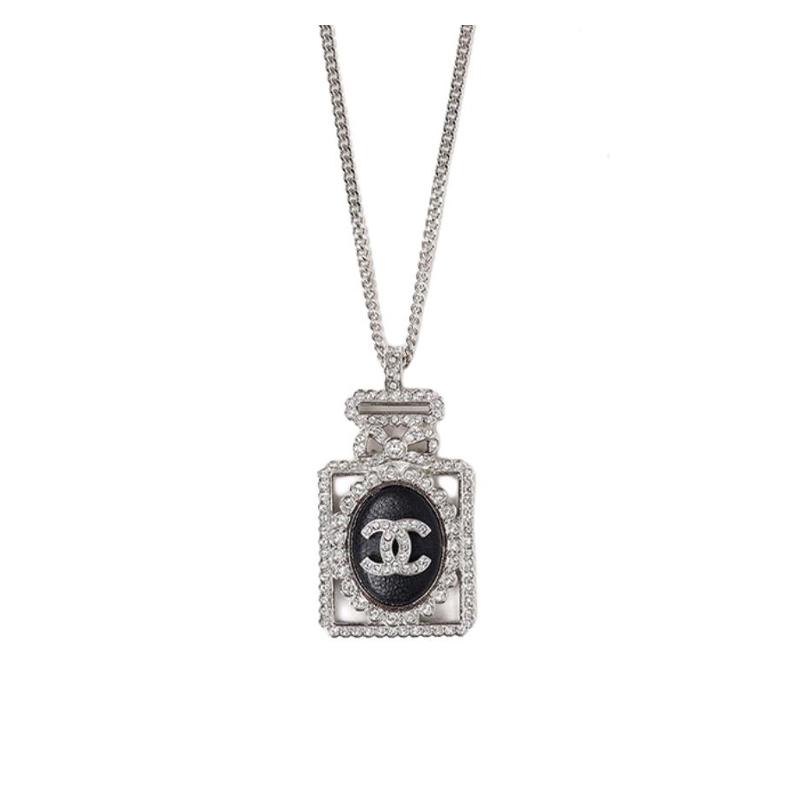 

CHANEL 23S water bottle shape rhinestone necklace women s style золотий