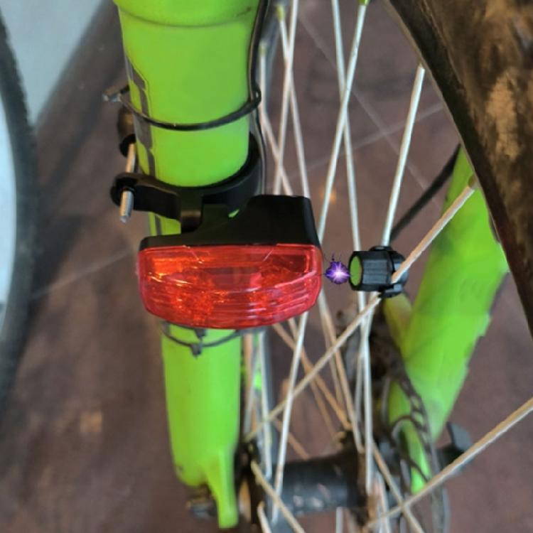 Bicycles Rear Light Bicycles Rear Lamp for Safety Night Riding IPX4 Watertight Magnetic Power Generate Bikes Tail Lamp