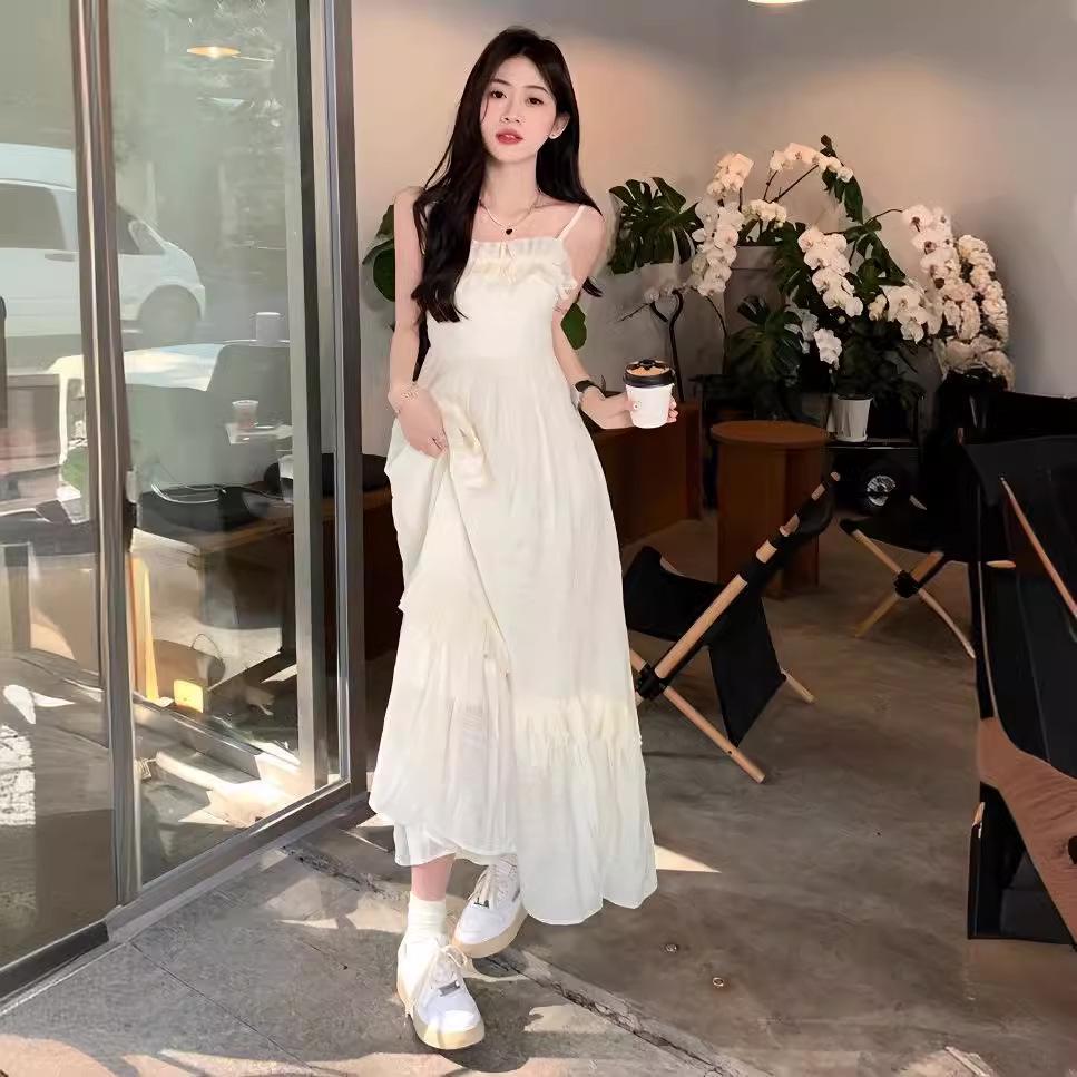 Rochie Slip Franceză de Vară pentru Femei Design Sense cu Margine Volanată - Stil de Vacanță de Zână, Cambrată pe Talie, Rochie Lungă.