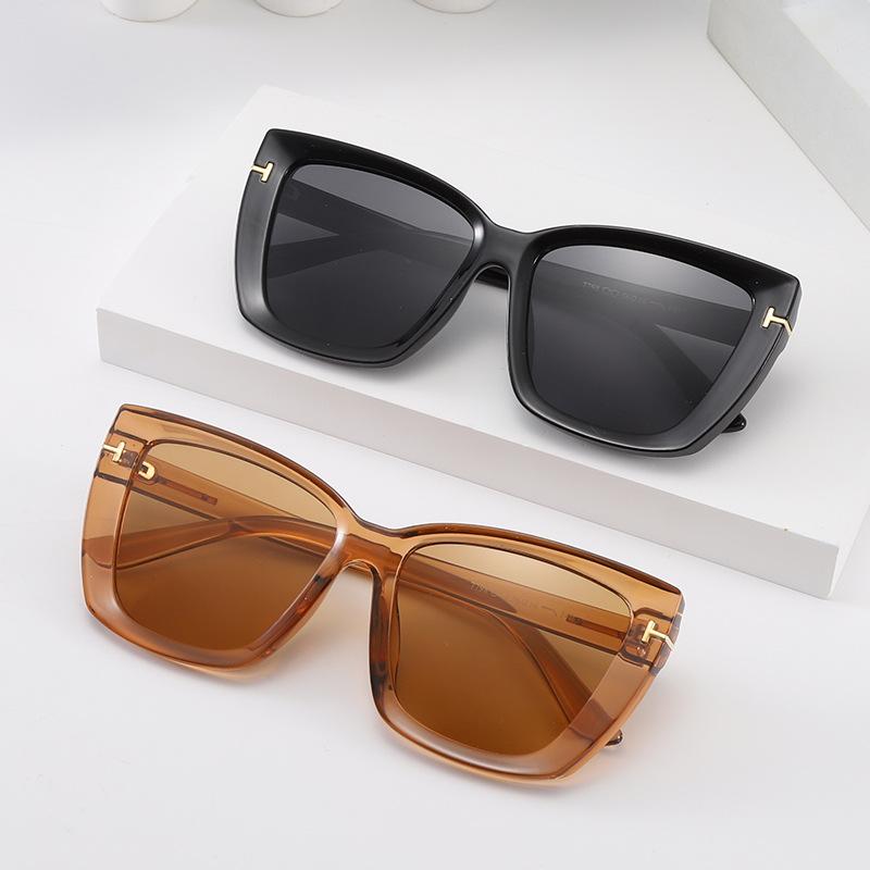 European and American Style Retro Cat-eye Oversized Frame Sunglasses with Lettering, High-end Sun Protection Sunglasses for Women and Men.