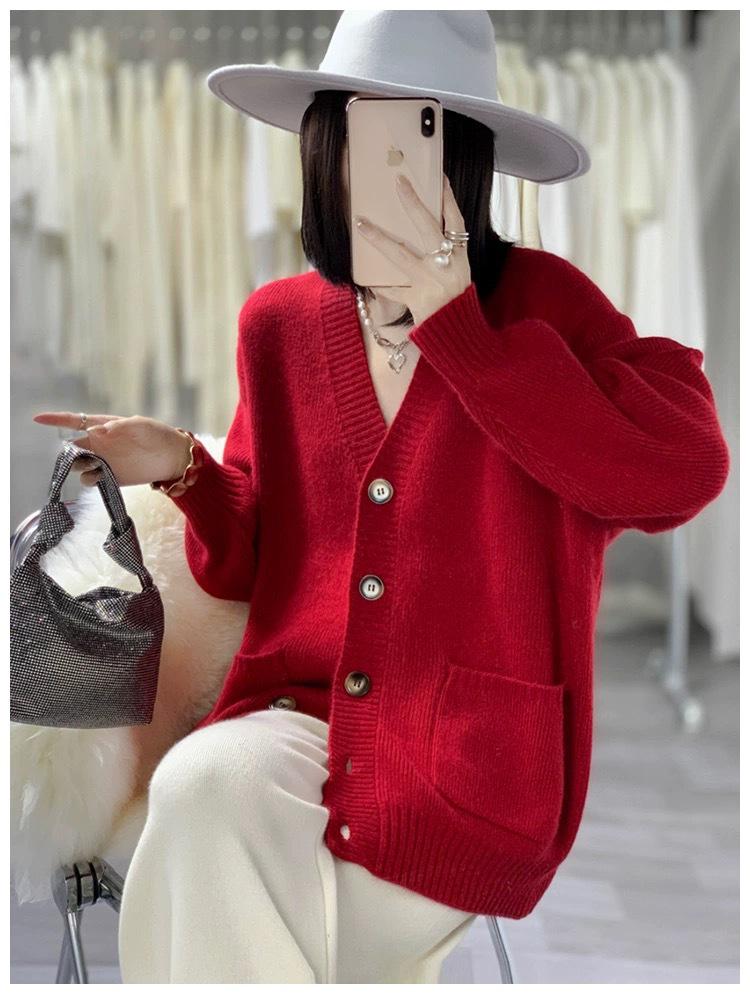 Autumn/Winter Pure Wool V-neck Knit Cardigan: Loose, Soft, Retro Sweater Coat