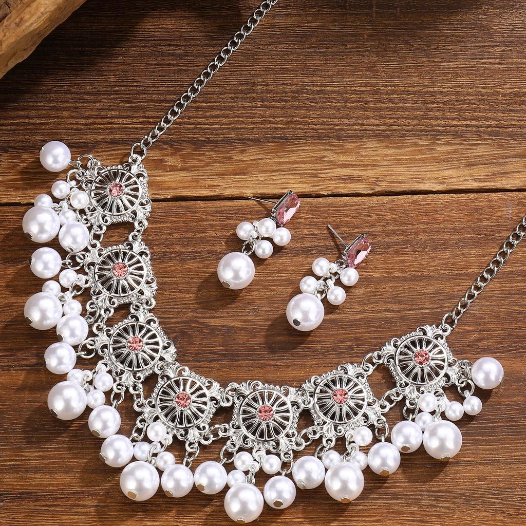 Woman Vintage Hollow Jewelry Sets Simulated Pearl Tassel Necklace Earrings