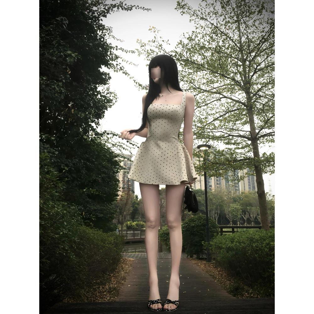 

Женское платье А-силуэта с квадратным вырезом горловины, рукавами-буфами и принтом в горошек M (recommended 50-55 kg)