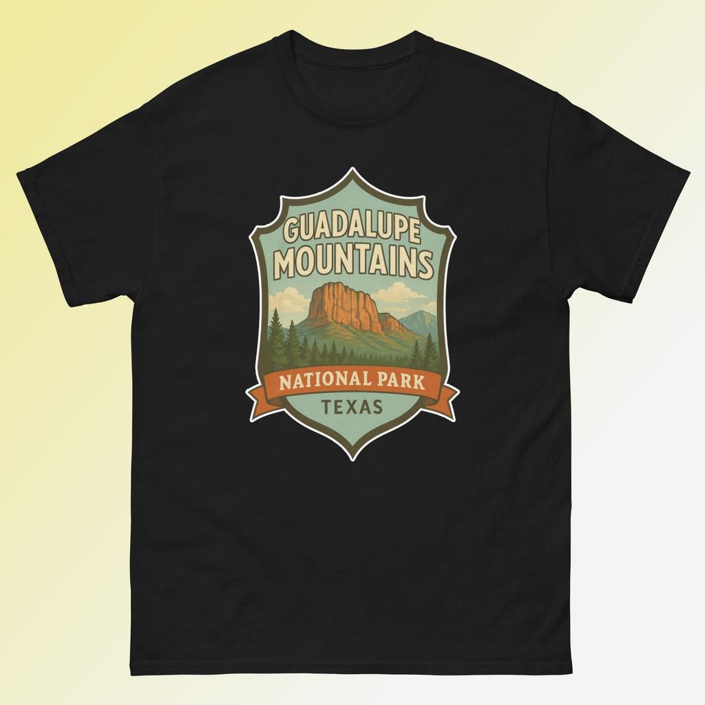 Guadalupe Mountains National Park – Texas Retro Badge D3 - Unisex T-Shirt" Data-