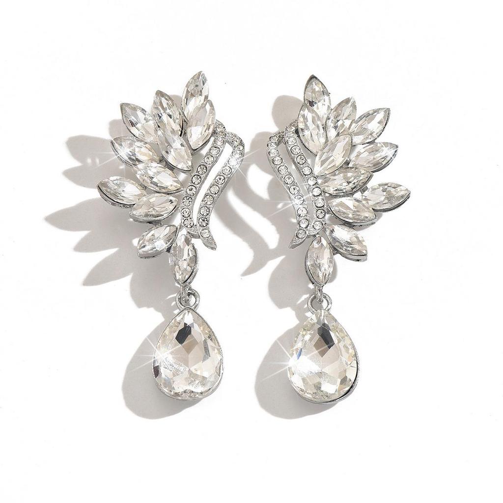 OZON Fashion Elegant Long Earrings: Luxury Diamond-Inspired Rhinestone Design