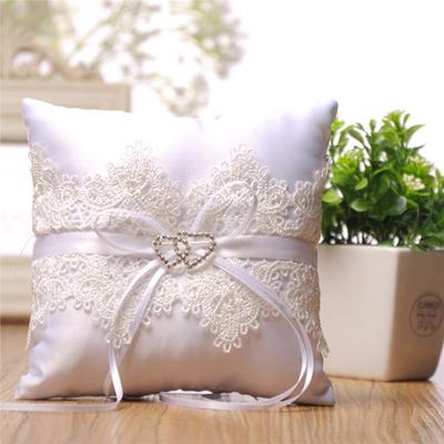 1 Stück 15*15*6CM Hellow-out Spitze Doppelherz-Muster Ringkissen Romantische Hochzeit Braut Ringhalter