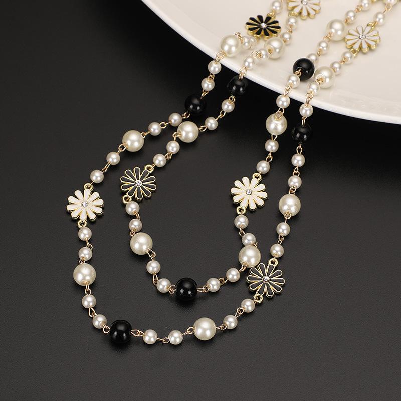 JMXD Long Pearl Necklace for Women Y2K Trendy Daisy Pendant Statement Jewelry Minimalist Chic Dainty Layered Chain Fashion Elegant Accessories Gift