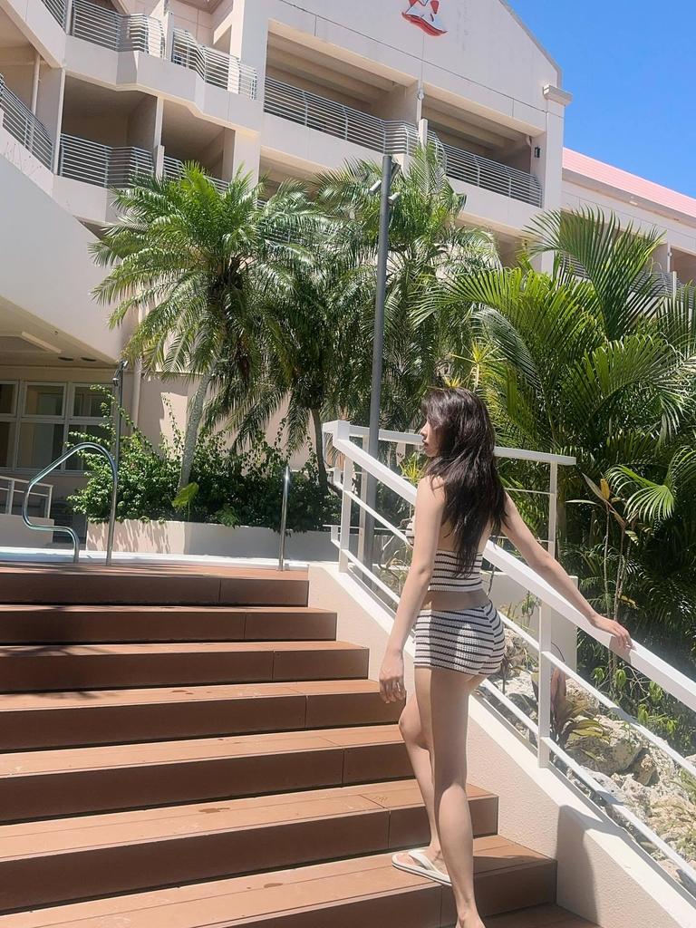 Striped Two-Piece Swimsuit with Sexy Cut-Out: Chic and Slimming Vacation Style for Women