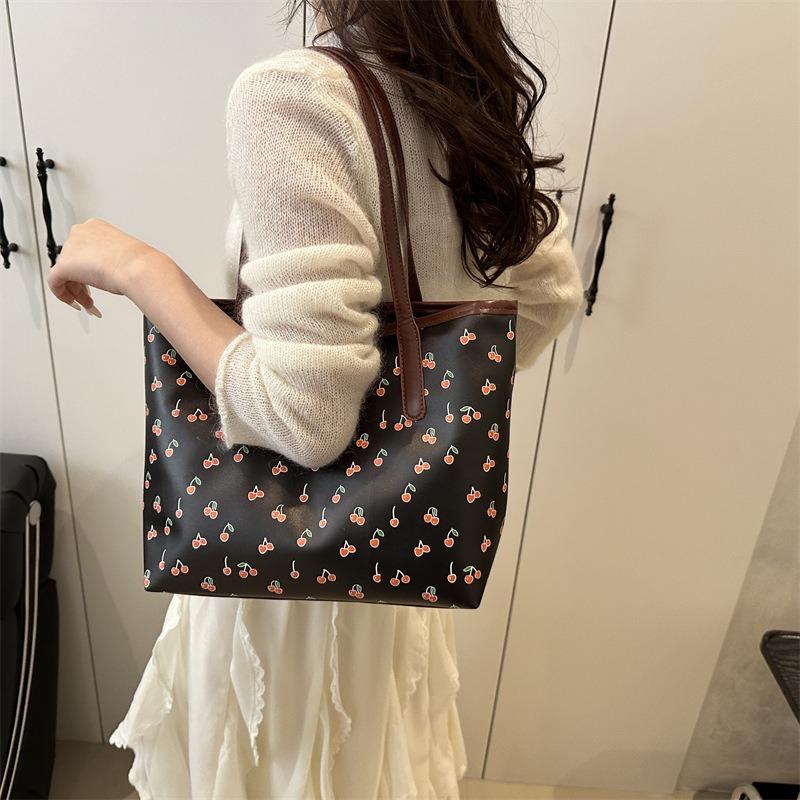 Beautiful high-end texture temperament versatile casual large-capacity simple shoulder underarm bag practical large-capacity bag