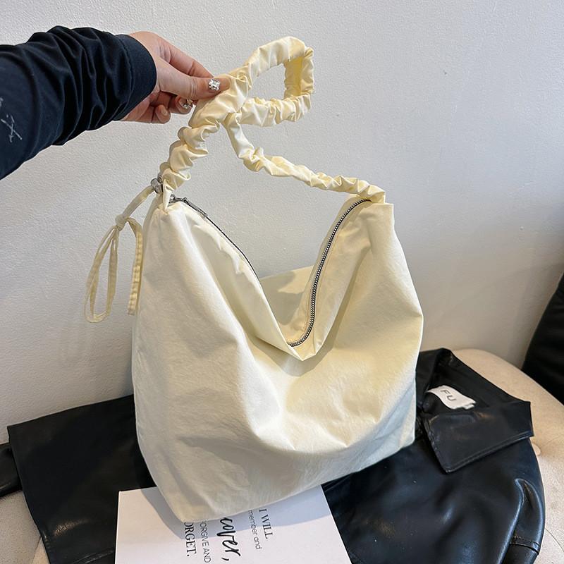 Fashionable Street Style Pu Tote Bag With Spacious Capacity Soft Mid-hardness