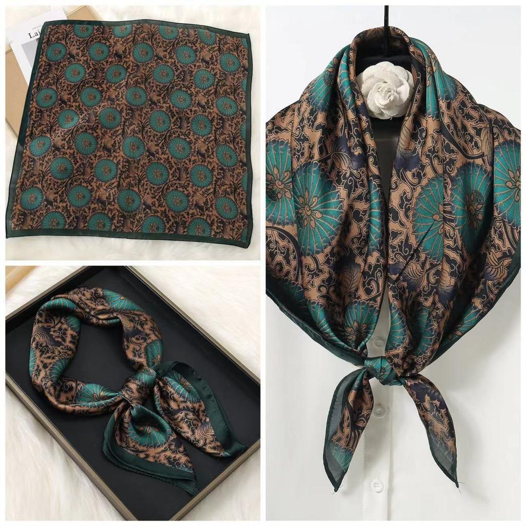 Eleganti Foulard di Seta da Donna Con Centinaia di Camicie, Assistenti di Volo, Decorazione Professionale, Protezione del Collo, Foulard, 70 Foulard Quadrati Piccoli.