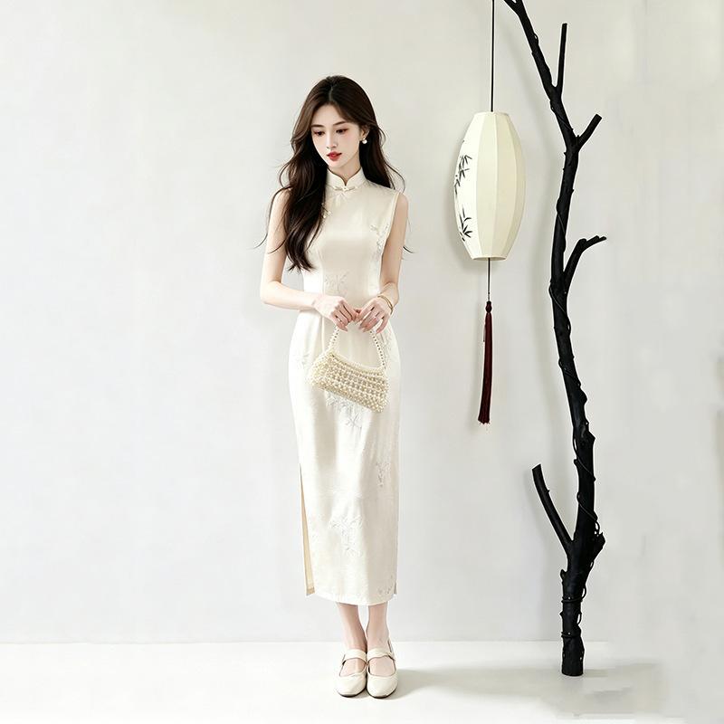 Embroidery white sleeveless national style new Chinese style Suzhou long cheongsam improved young 1011 new women's high sense