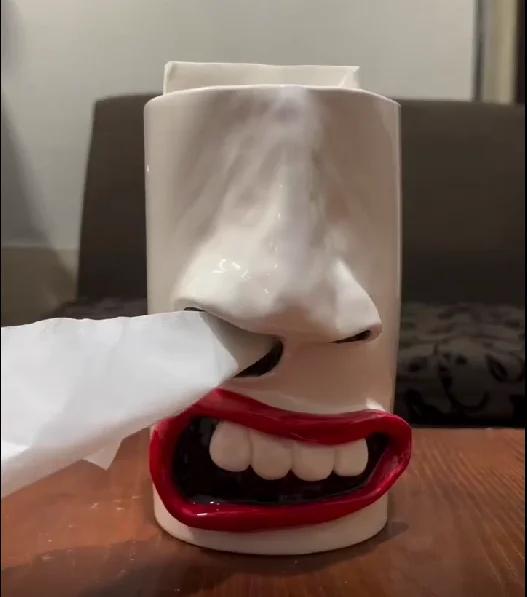 Creative Handmade Resin Funny Face Tissue Holder Nostril Pull Out the Paper Desktop Ornament Halloween Joker Funny Paper Box