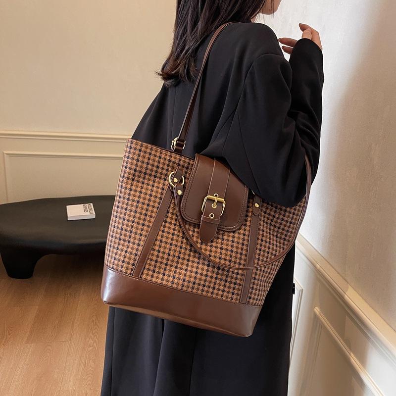 Large Capacity Commuter Tote Bag Women's Leisure New Versatile Shoulder Shopping Bag Fashion Backpack