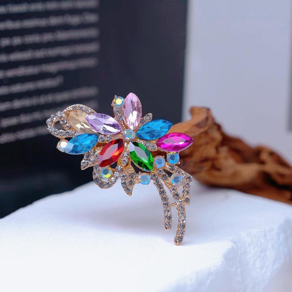 Elegant Women's Crystal Brooch: Anti-exposure Corsage Pin with Diamond Accents
