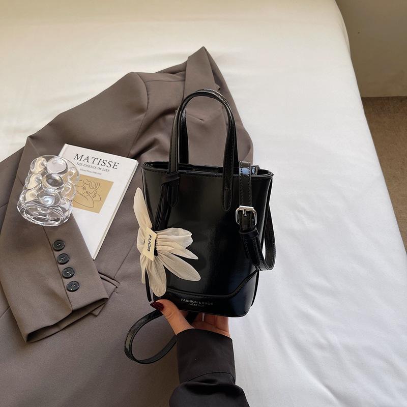 

Нежная сумка для мобильного телефона с цветами, новая женская летняя трендовая сумка-ведро, сумка-мессенджер премиальной текстуры. чёрный