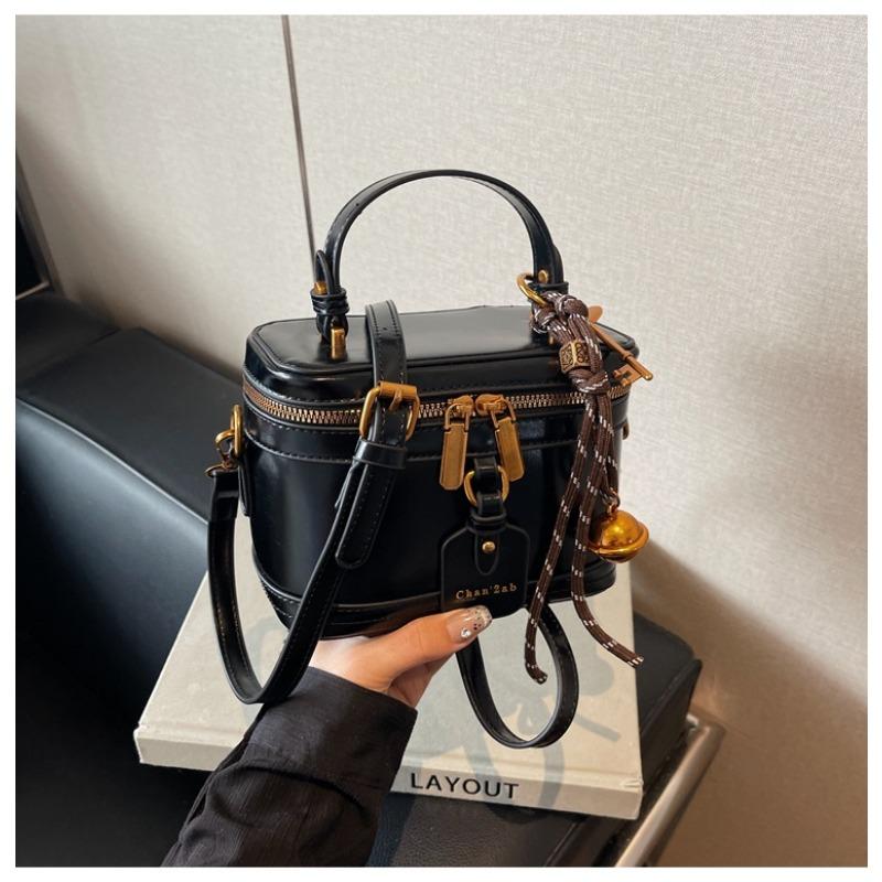 Retro trend high-end hand bucket bag winter new fashion casual shoulder bag niche messenger bag