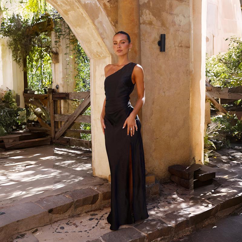 

Spring/Summer 2026 European & American Slim One-Shoulder Satin Dress with Slit – Sexy & Chic Socialite Style for Women S чёрный