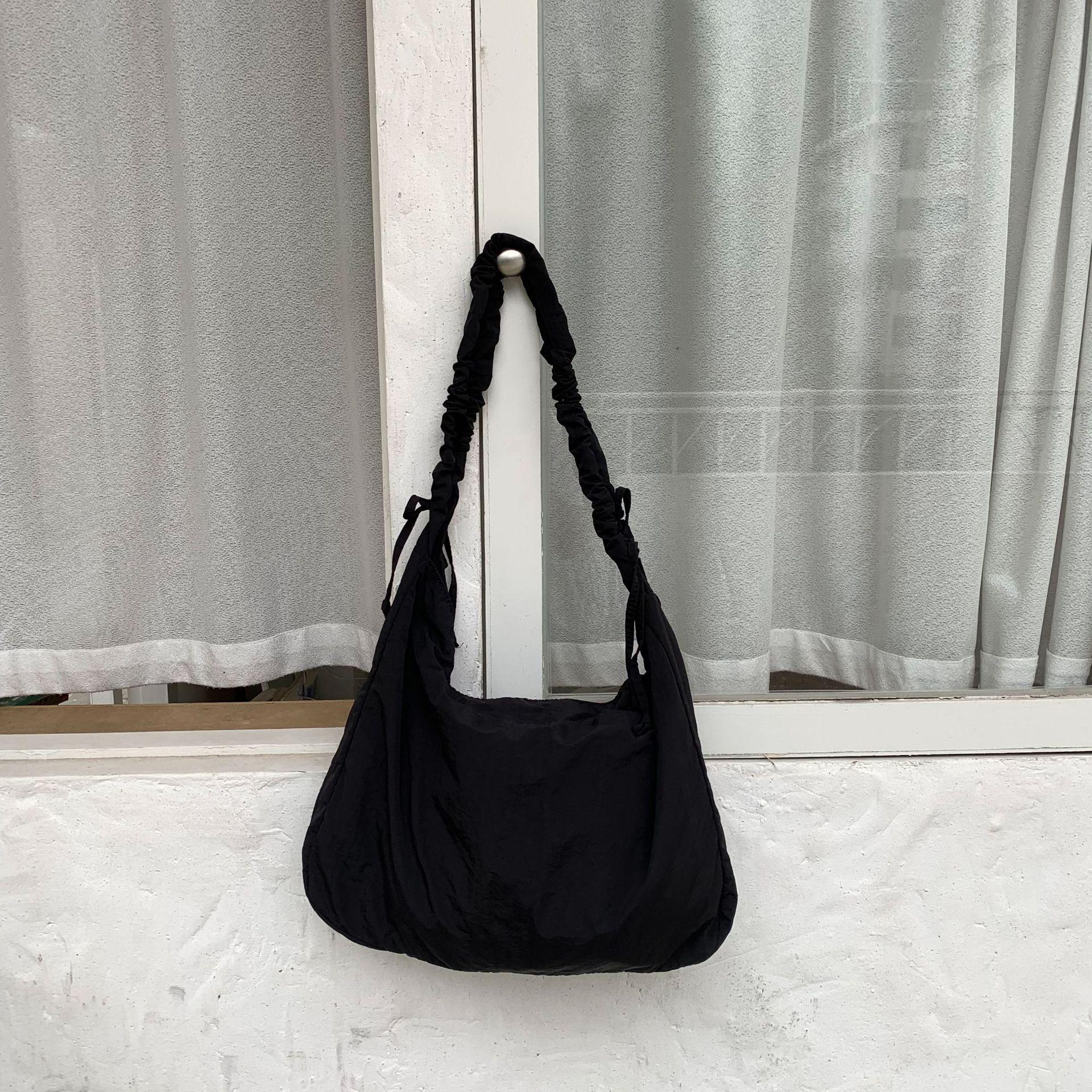 

Muye Весна и лето Нейлоновая плиссированная сумка на плечо с завязками - Модная, Универсальная, Вместительная, Однотонная чёрный