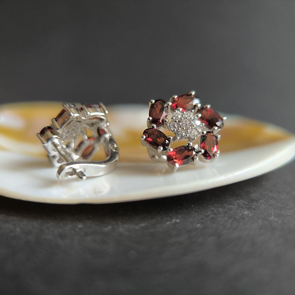 Серебряные серьги с натуральным гранатом 3.933ct, фианитами (2191452)