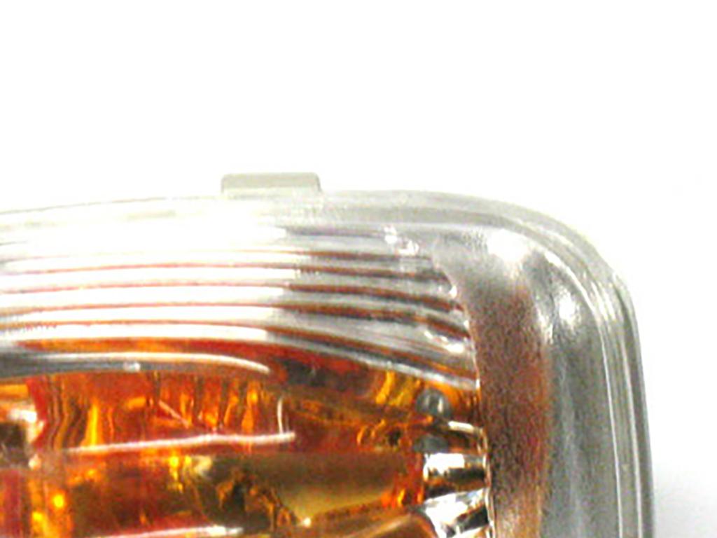 Renault Master 2010 - YELLOW turn signal with WHITE BULB in the left mirror