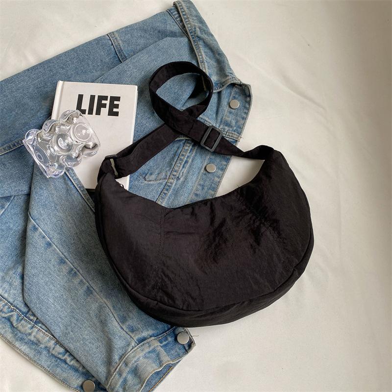 

Women s messenger bag large-capacity student leisure shoulder bag sports bag spring and summer new dumpling bag чёрный