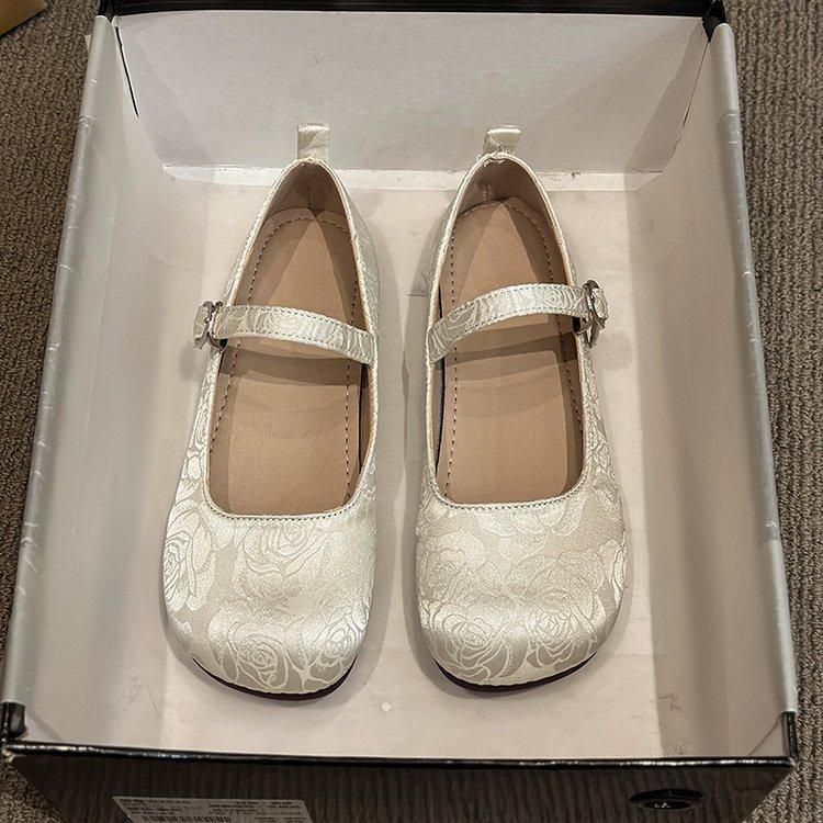 

French vintage one-foot flat Mary Jane shoes for women, 2025 spring-and-autumn new shallow granny bean shoes 40