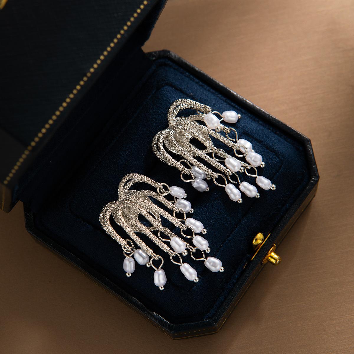 

Fireworks Pearl Stud Earrings Fireworks Elegant Temperament Light Luxury High Sense Retro Earrings