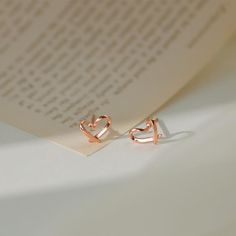 Sweet Mini Hollow Heart Earrings Fashion Simple Earrings Cute Heart Shaped Accessories